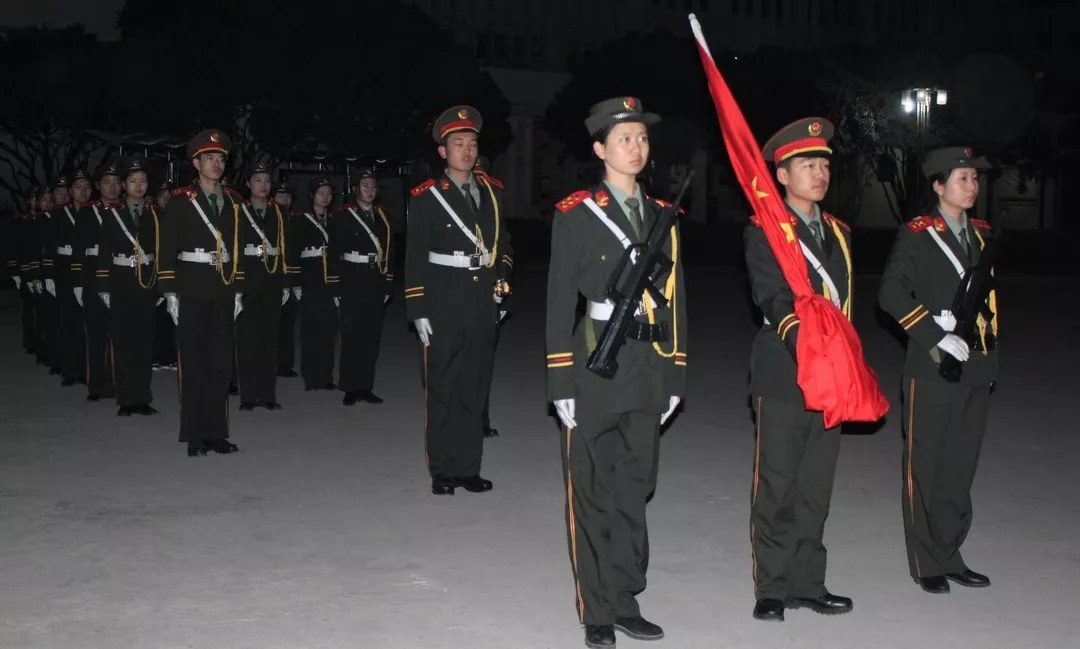 “国旗下的爱国主义教育”升旗仪式活动现场