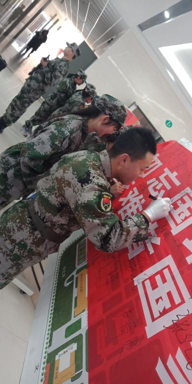 纪念“南京大屠杀”图片展活动现场