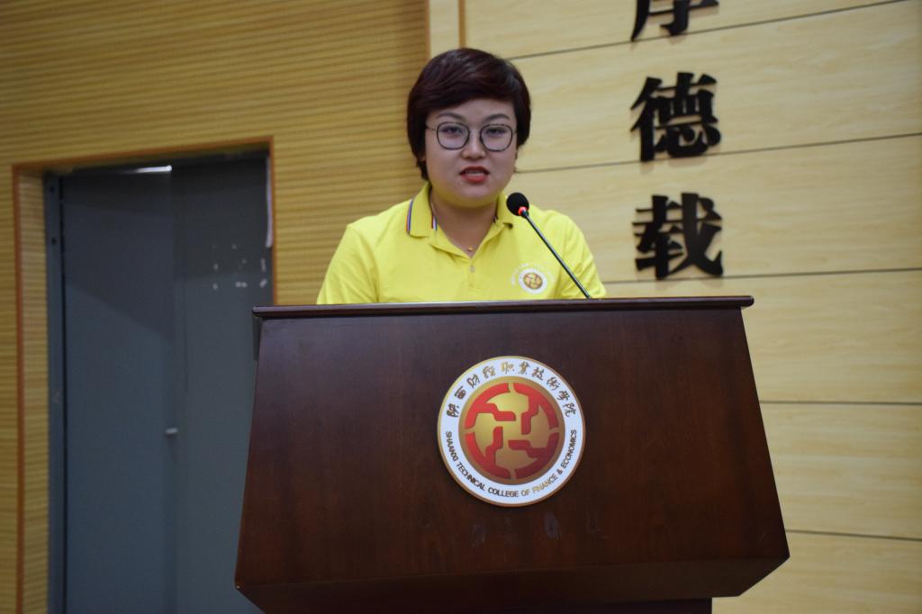 “蒲公英”艺术支教队指导教师何蕾代表全体师生志愿者发言