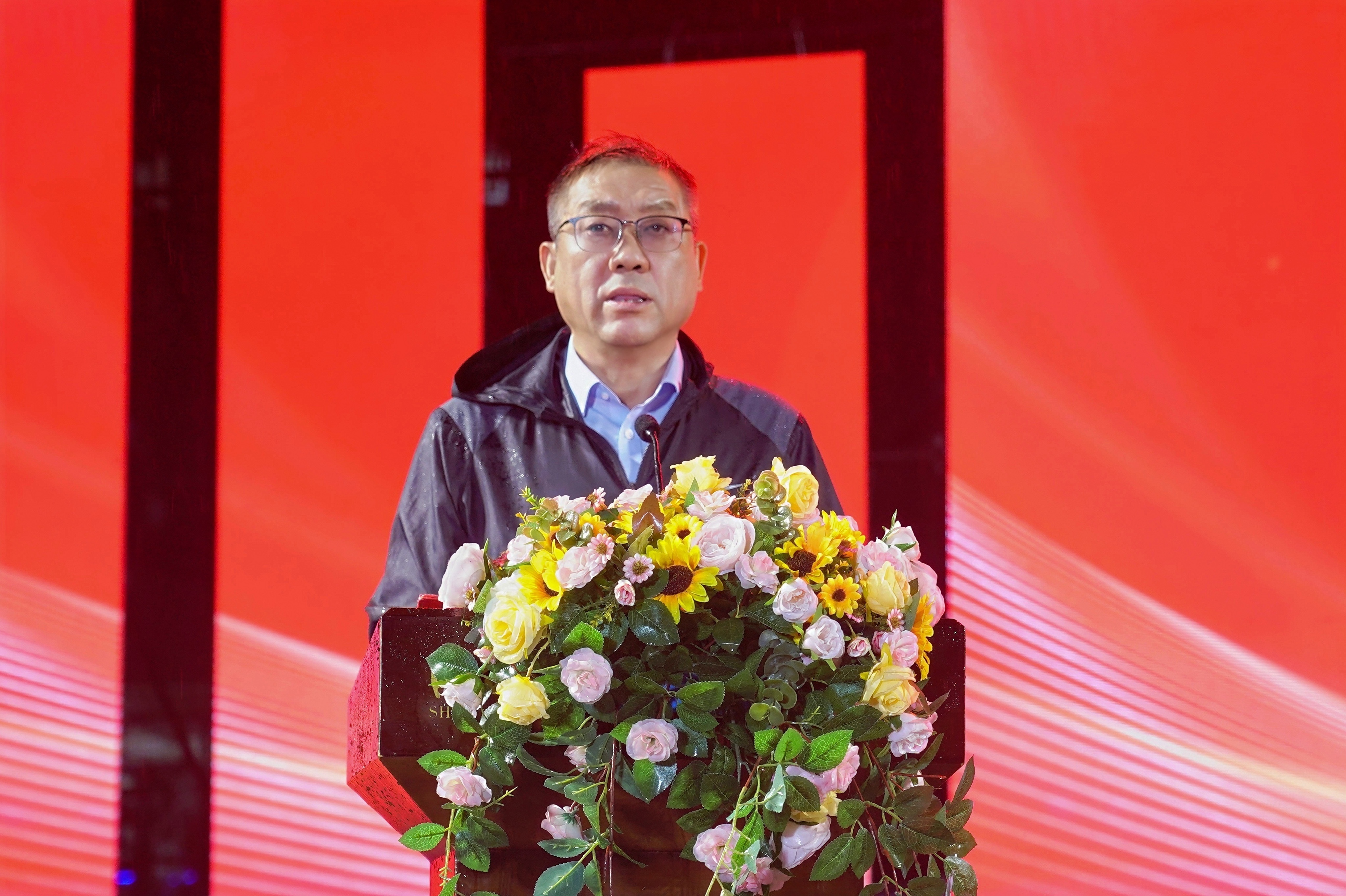 学校党委书记高玉峰致辞