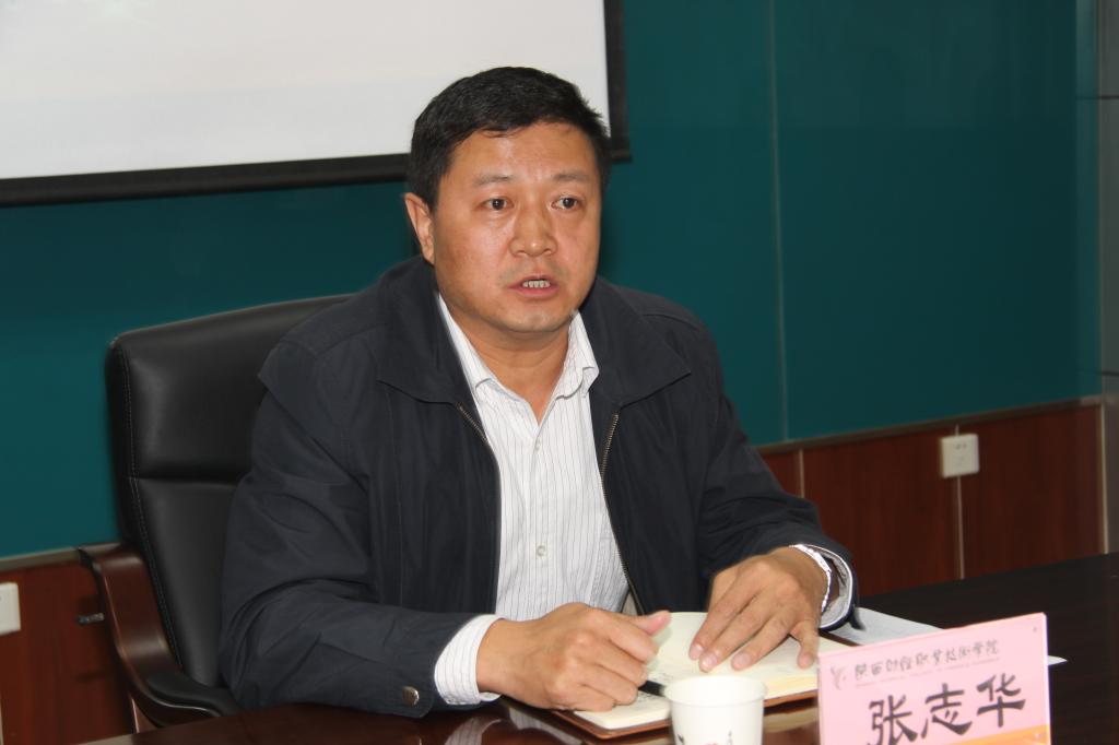 党委书记张志华听取学生意见和建议