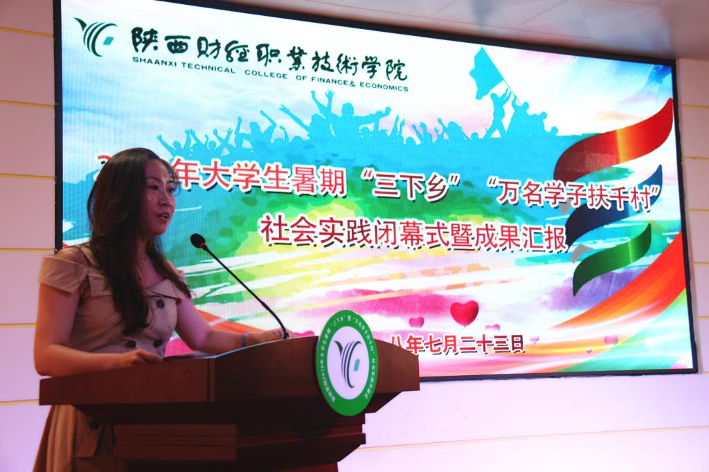 团委书记窦曼娟宣读工作总结