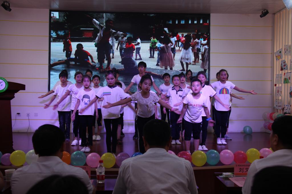 手势舞《感恩的心》