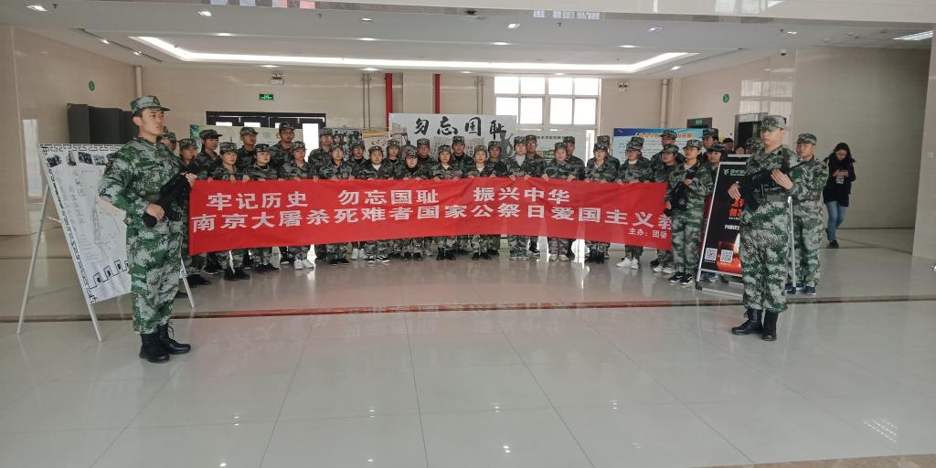 纪念“南京大屠杀”图片展活动现场
